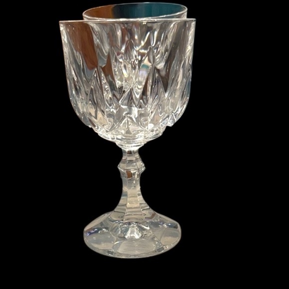 Elegant Crystal Wine Glass Set - Picture 2 of 14